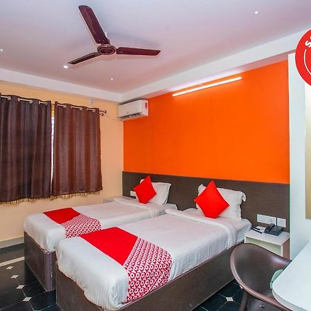 Oyo 22837 Chairmen'S Hotel Bangalore Ngoại thất bức ảnh