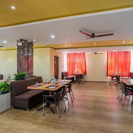 Oyo 22837 Chairmen'S Hotel Bangalore Ngoại thất bức ảnh
