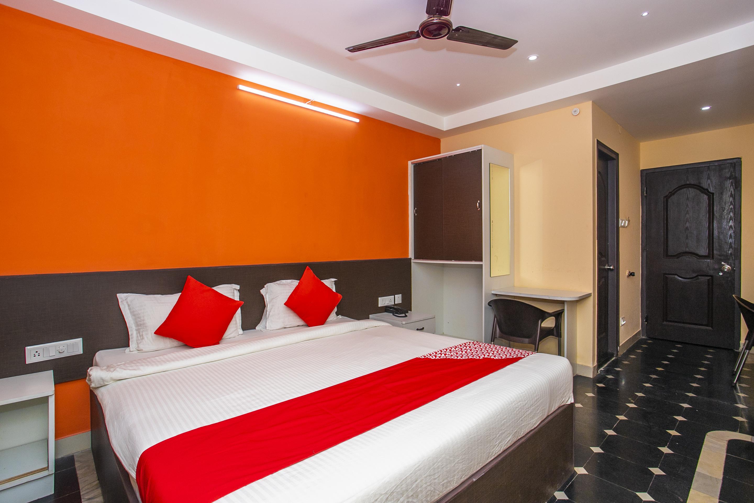 Oyo 22837 Chairmen'S Hotel Bangalore Ngoại thất bức ảnh