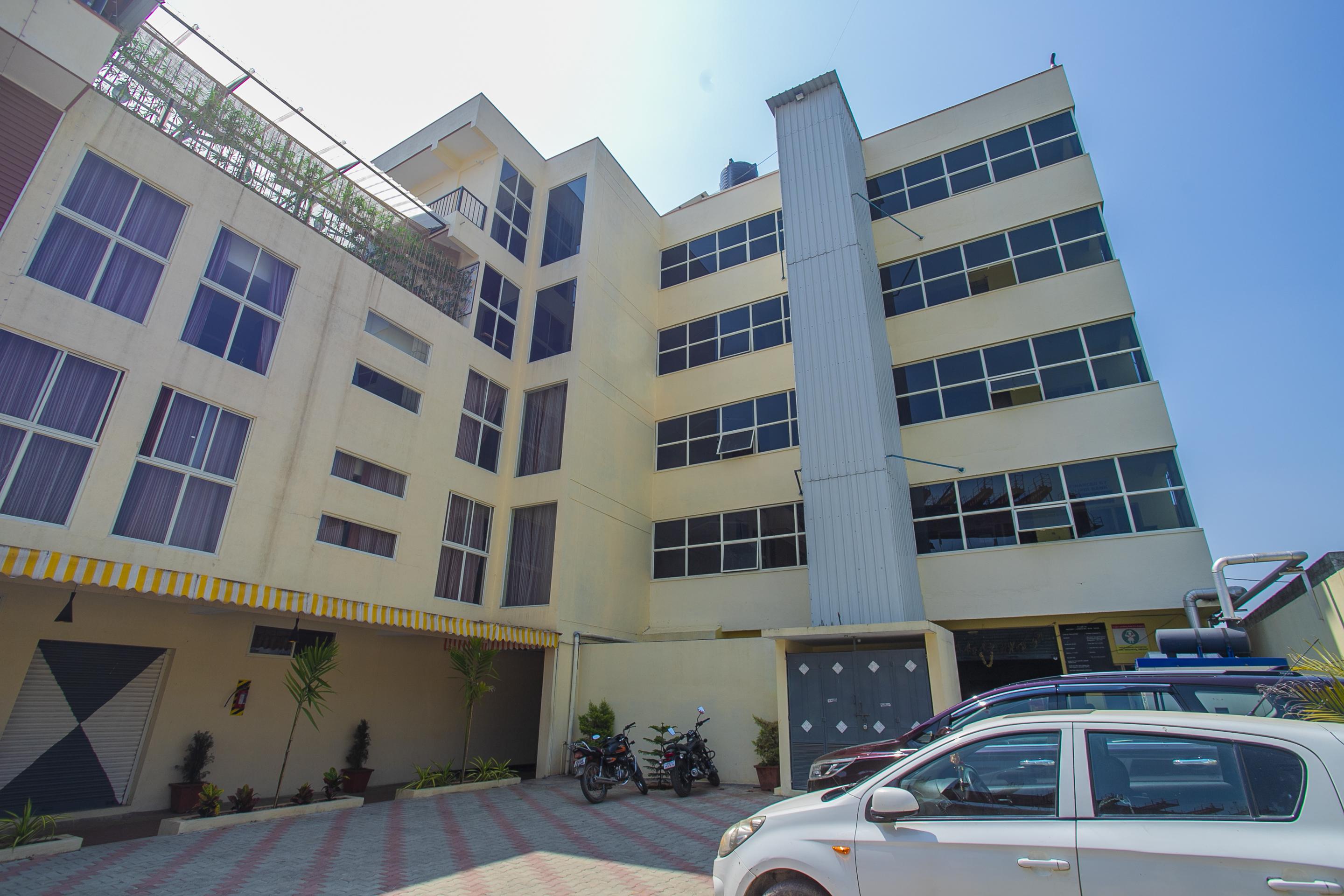 Oyo 22837 Chairmen'S Hotel Bangalore Ngoại thất bức ảnh