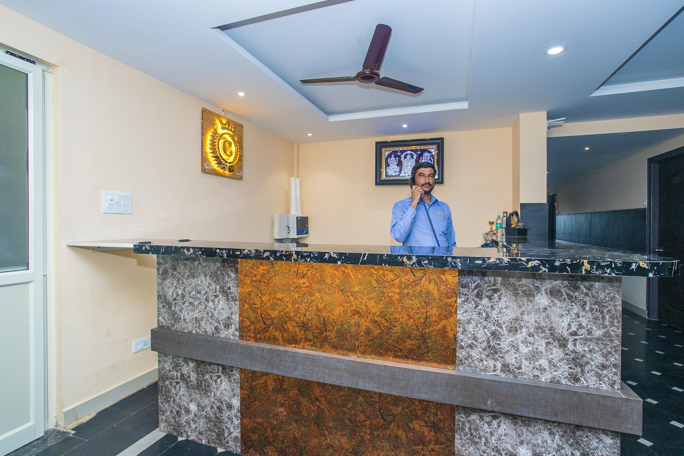 Oyo 22837 Chairmen'S Hotel Bangalore Ngoại thất bức ảnh