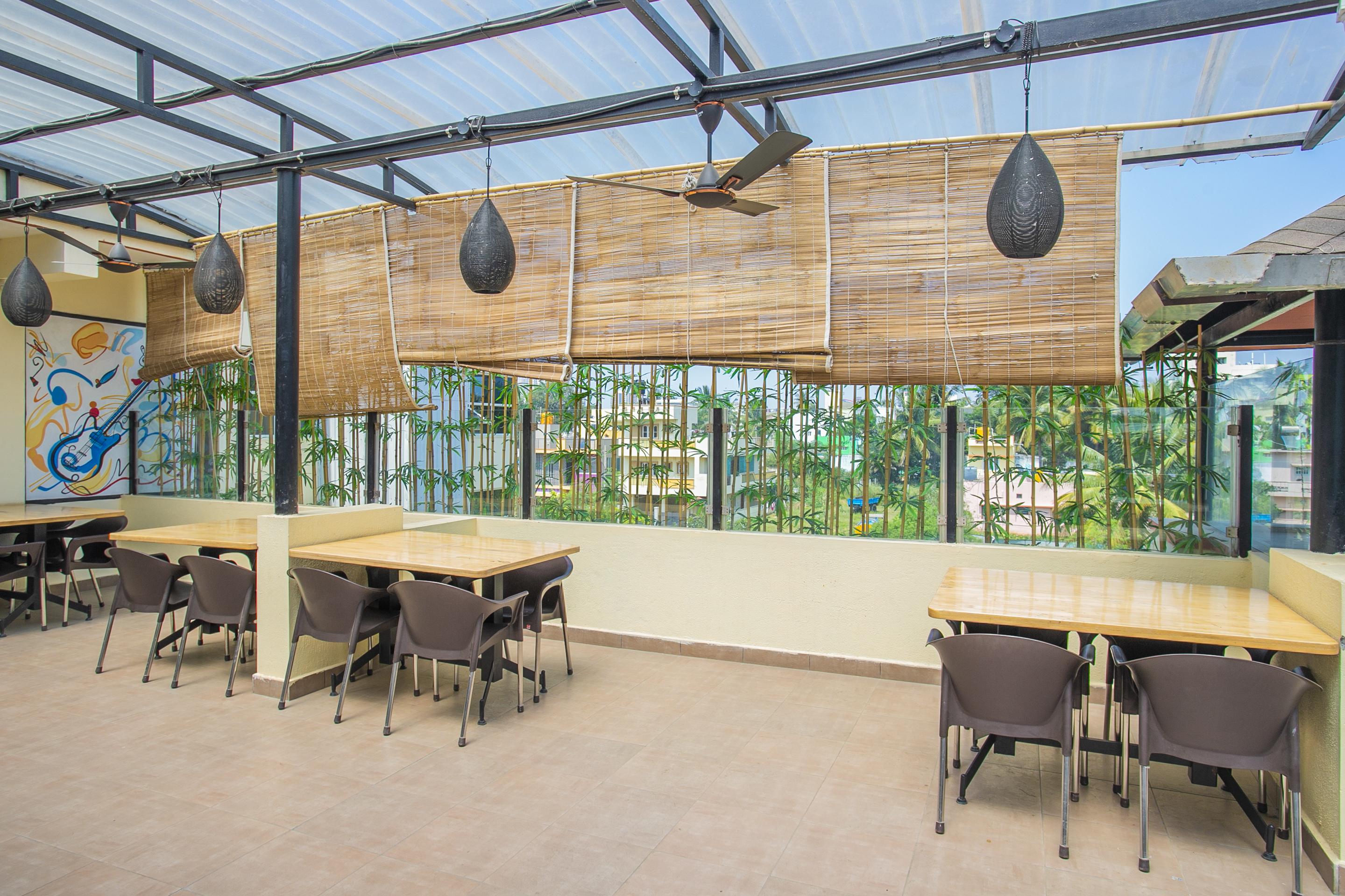 Oyo 22837 Chairmen'S Hotel Bangalore Ngoại thất bức ảnh