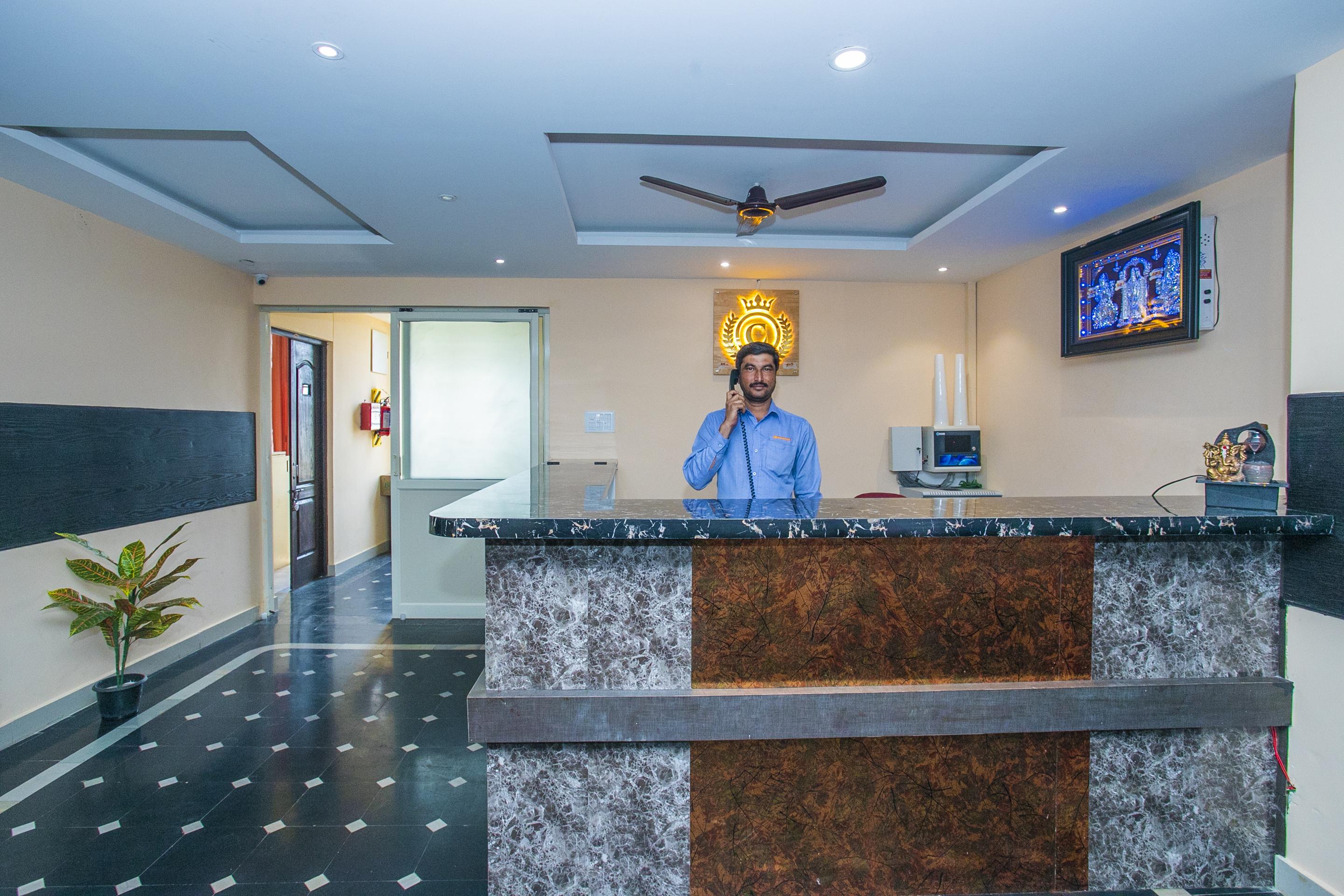 Oyo 22837 Chairmen'S Hotel Bangalore Ngoại thất bức ảnh