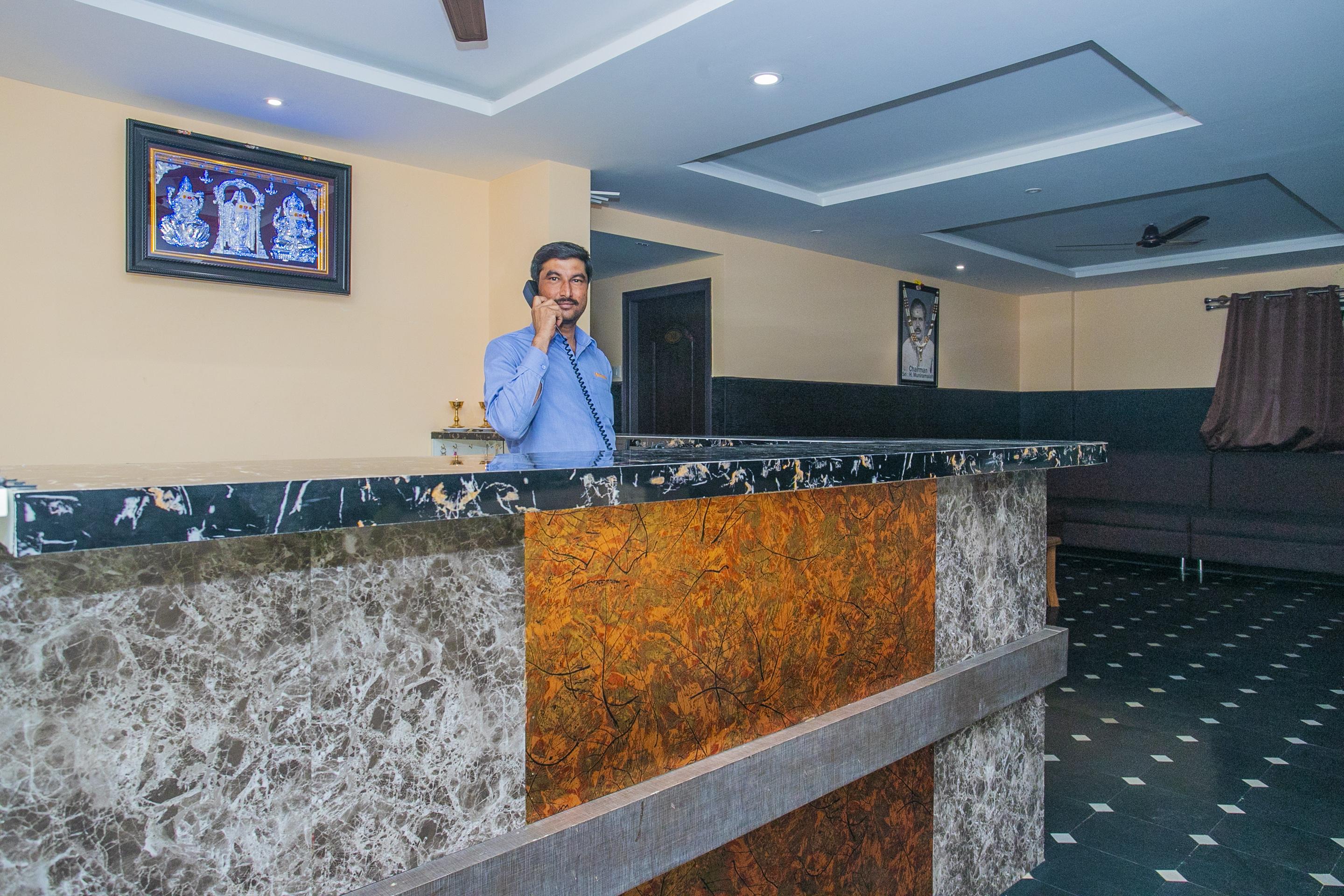 Oyo 22837 Chairmen'S Hotel Bangalore Ngoại thất bức ảnh