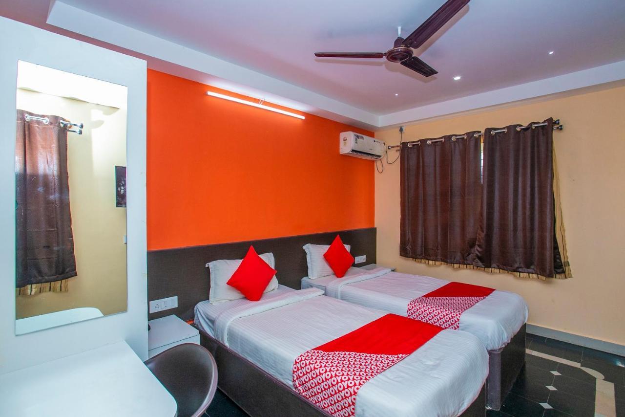 Oyo 22837 Chairmen'S Hotel Bangalore Ngoại thất bức ảnh