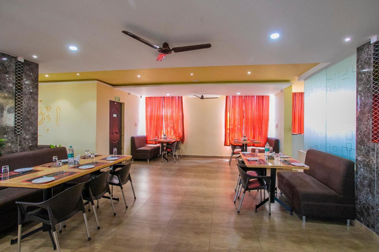 Oyo 22837 Chairmen'S Hotel Bangalore Ngoại thất bức ảnh