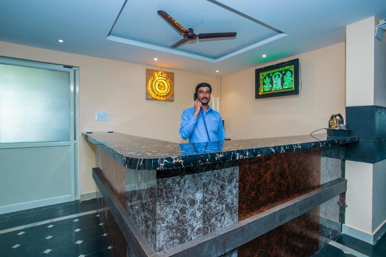 Oyo 22837 Chairmen'S Hotel Bangalore Ngoại thất bức ảnh